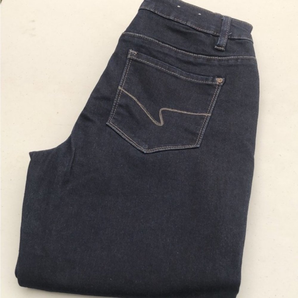 LIKE NEW SANTANA DARKWASH HIGH-RISE BOOTCUT JEANS 6/28x32 😎
